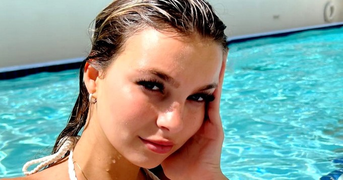 TikTok-povipommin rinnat eivät ole mahtua pikkubikineihin - Grace Boor, 20, villitsee