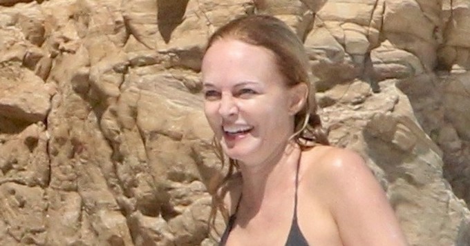 Bikiniwow! Tältä Twin Peaks -hottis Heather Graham, 52, näyttää nyt rannalla