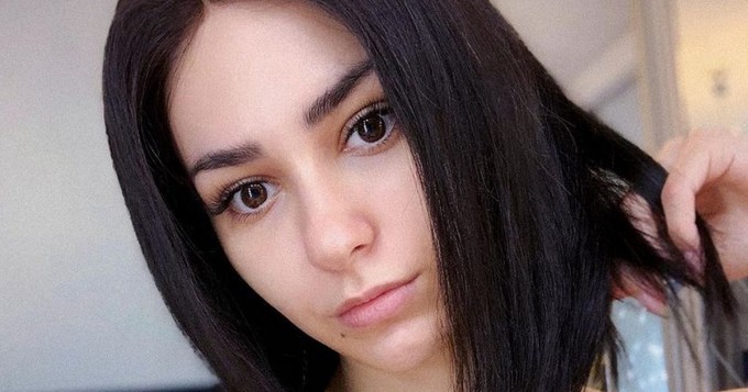 Instagram-povipommilla pikkupikkubikinit! Helga Lovekatylla on 4,1 miljoonaa seuraajaa