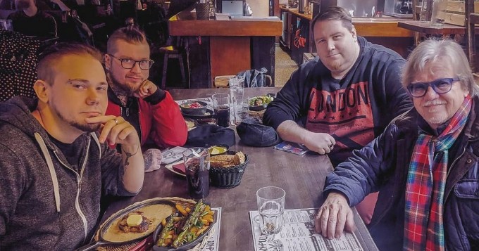 Mansesteri ja Mikko Alatalo taas yhteistyössä: Ihmisen ikävä toisen luo
