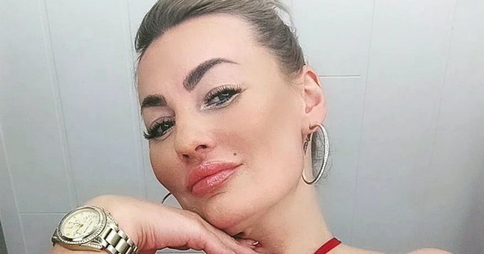 Kurvikkaita joulukuvia! Marika Fingerroos ilahduttaa Instagram-fanejaan