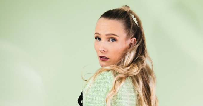 Artistitulokas Mellas avaa uudessa kappaleessaan matkaa syömishäiriön varjoista - mukana Sana