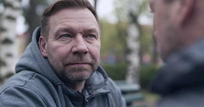 Nämä 11 merkkiä paljastaa, että hiljainen ihminen todella kuuntelee