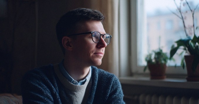 11 tapaa, joilla yksinäinen mies peittää sen, ettei hänellä ole oikeita ystäviä