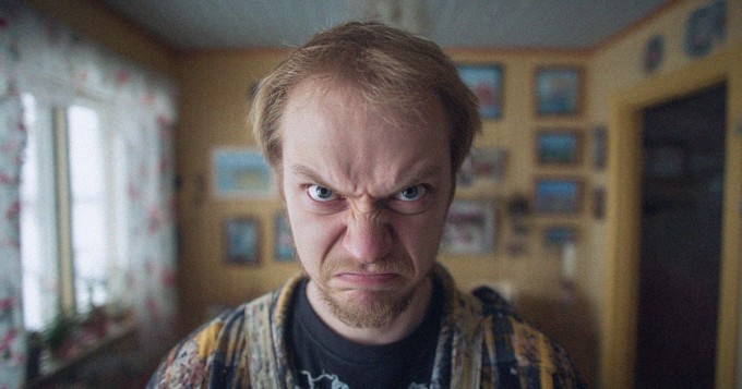 Mies antoi vaimolleen kalliin hajuveden - Suuttui, kun tämä käytti sitä "liikaa"