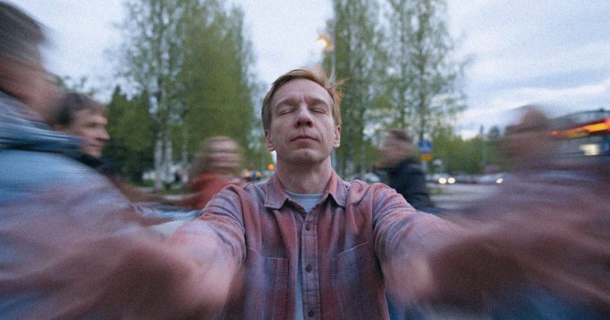 Jos ihminen yrittää pitää kaikki tyytyväisinä, hänen luotettavuuttaan kannattaa katsoa tarkemmin