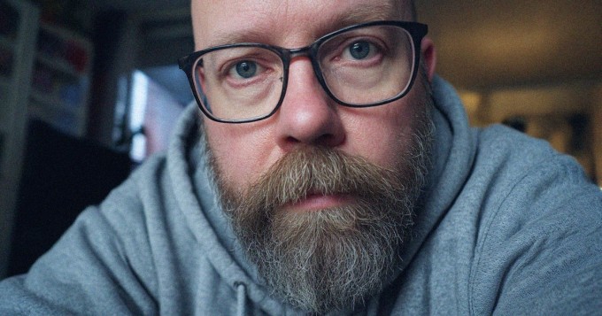 Kun mies voi huonosti mutta ei halua näyttää sitä, nämä 11 merkkiä paljastavat totuuden