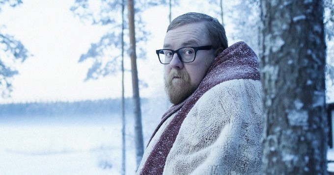 Salattu syyllisyys: mies avustaa vaimonsa ex-miestä