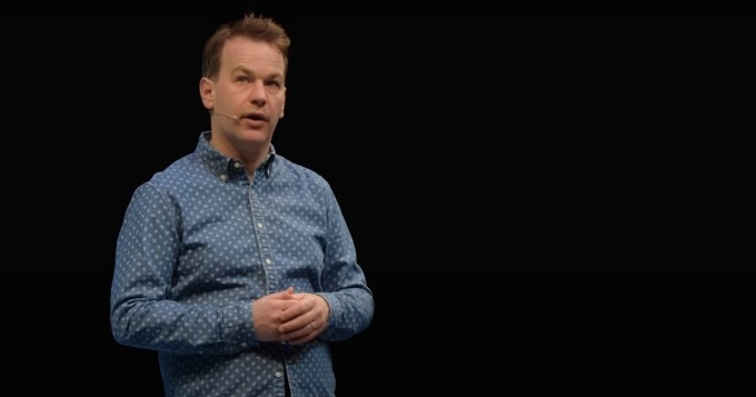 Mike Birbiglia hauskuuttaa tuoreessa Netflix-spesiaalissa