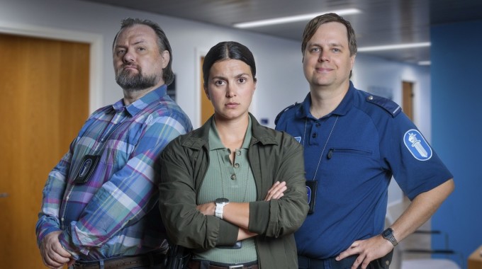 Murha Hangossa -sarjan kolmannen kauden näyttelijöitä virallisessa ohjelmakuvassa.