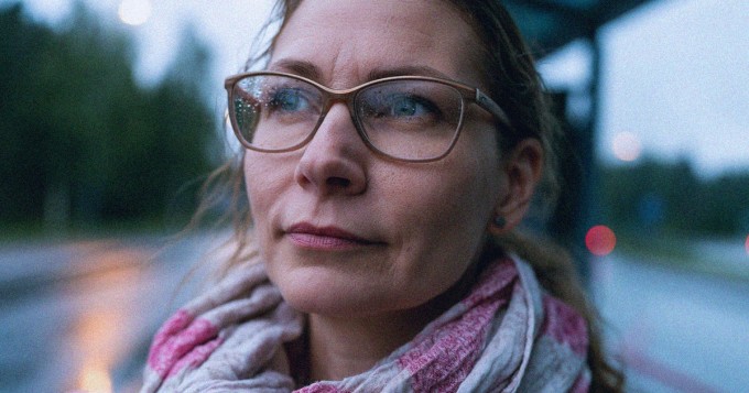 Näin puhelimen jatkuva selaaminen muuttaa sitä, miten koet tylsyyden