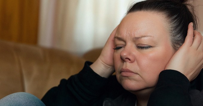 Nainen avautuu: "Mieheni petti, kun hoidin lapsiamme - syytän itseäni"
