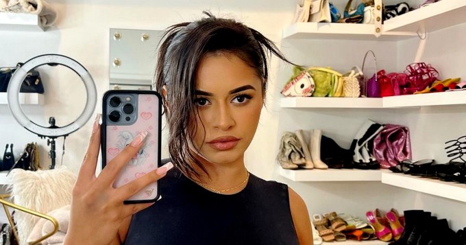 TikTok-povipommi Noelia Ramirez huumaa pienissä bikineissä