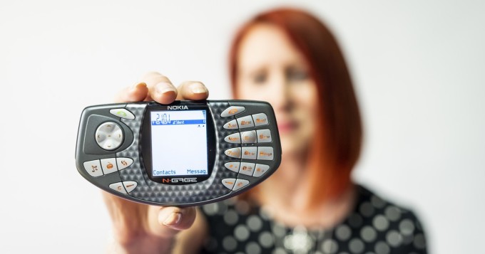 Nokian N-Gage-pelikonsoli oli aikanaan jättifloppi - Vapriikki tekee näyttelyn
