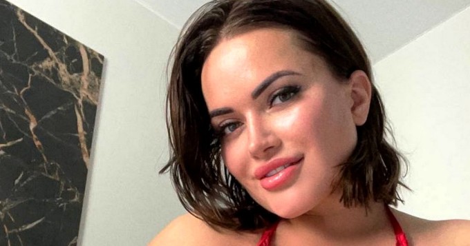 Kurvit framilla! Uhkea Instagram-hottis Olyria Roy täytti 35 vuotta