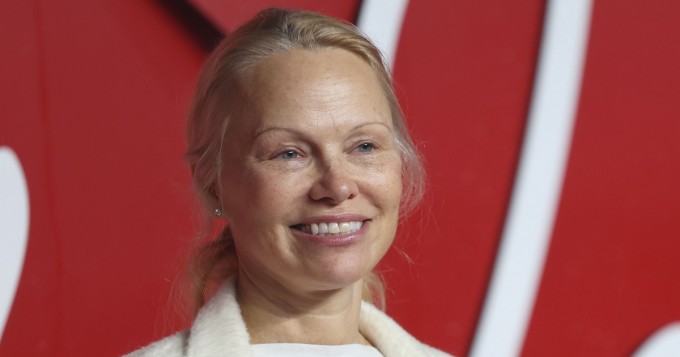 Pamela Anderson, 56, ihastuttaa ilman meikkiä