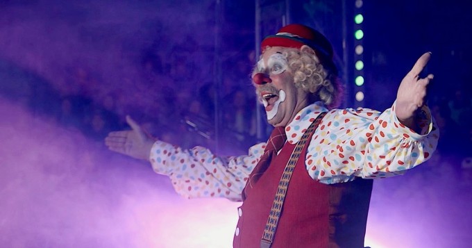 Tältä näyttää uutuuselokuva Pelle Hermanni ja hypnotisoija