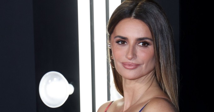 Kurvikas kaunotar! Penelope Cruz, 49, sädehti Ferrari-juhlissa