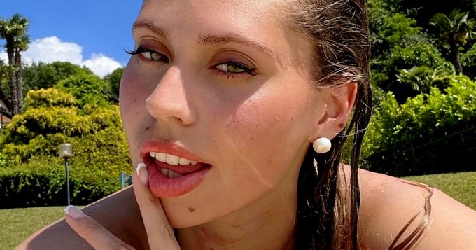 TikTok-povipommi Raissa Marques panostaa pieniin bikineihin