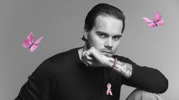 Lauri Haav esittelee suunnittelemaansa Roosa nauhaa.