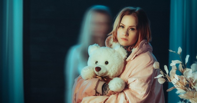 Sana menetti parhaan ystävänsä ja teki siitä laulun, jossa vierailee Aki Tykki