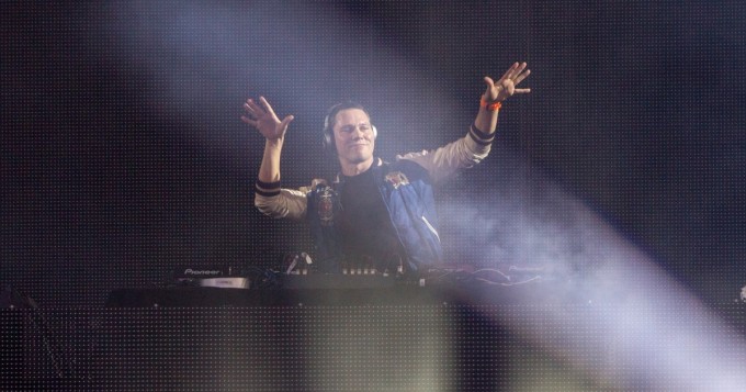 Tiësto remiksasi Aqua-klassikon Barbie Girl