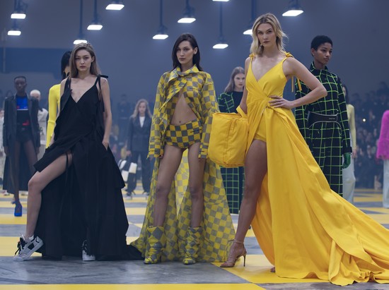 Gigi Hadid - Bella Hadid - Karlie Kloss