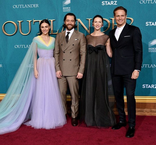Outlander - Sophie Skelton, Richard Rankin, Caitriona Balfe, Sam Heughan