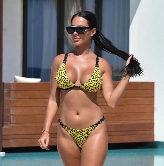 Yazmin Oukhellou