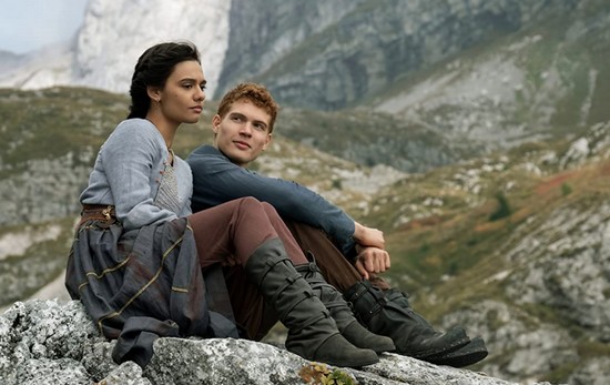 Ajan pyörä - Madeleine Madden - Josha Stradowski