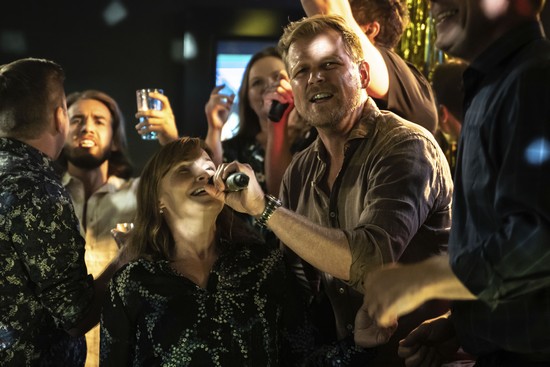 Syke-elokuva: Hätätila - Leena Pöysti (Johanna Alanko) - Antti Luusuaniemi (Max Hansson)