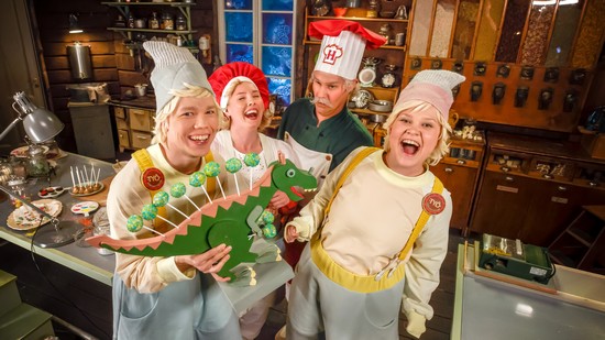 Joulukalenteri: Korvatunturin Pulmapiste - Verneri Lilja (Vimma), Emmi Kaislakari (Loimu Lahjatonttu), Samuli Muje (Helmeri Herkkutonttu) & Minea Lång (Myrsky)