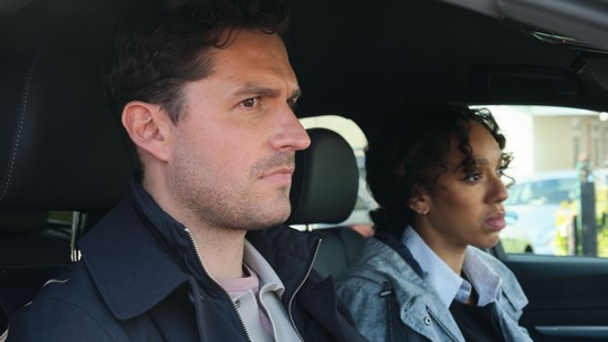 Kahden joen välissä - Ben Aldridge (Matthew Venn) & Pearl Mackie (Jen Rafferty)