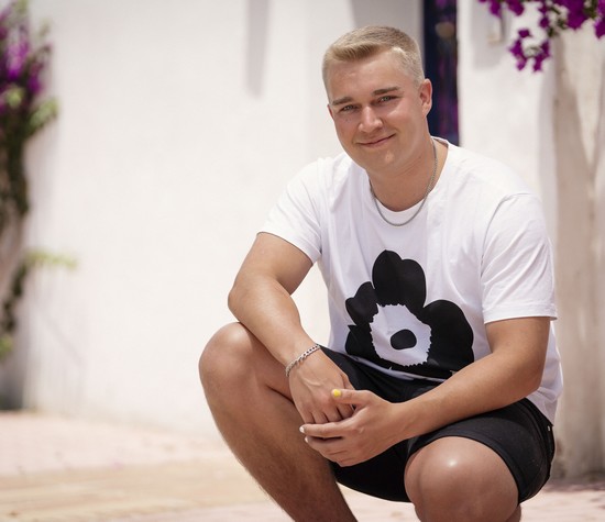 Temptation Island Suomi -sinkku Eemi - kaveriporukan ”kaunis poika”
