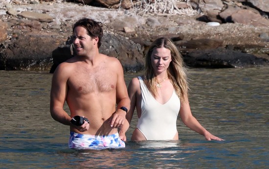 Margot Robbie - Tom Ackerley