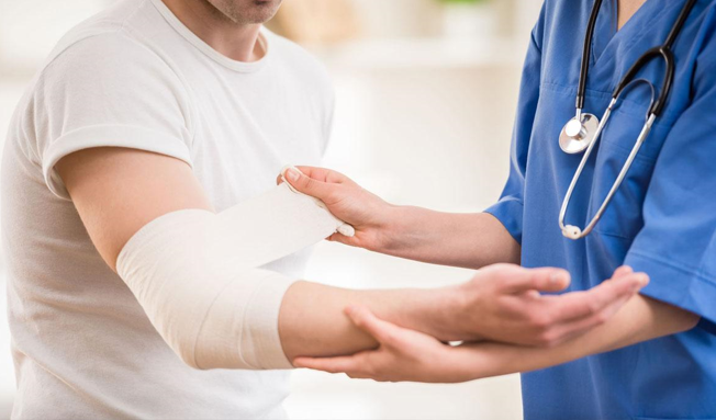 Wound treatment on a person's hand