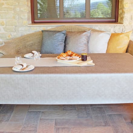 TABLECLOTH WITH TEXTILE BACKING img