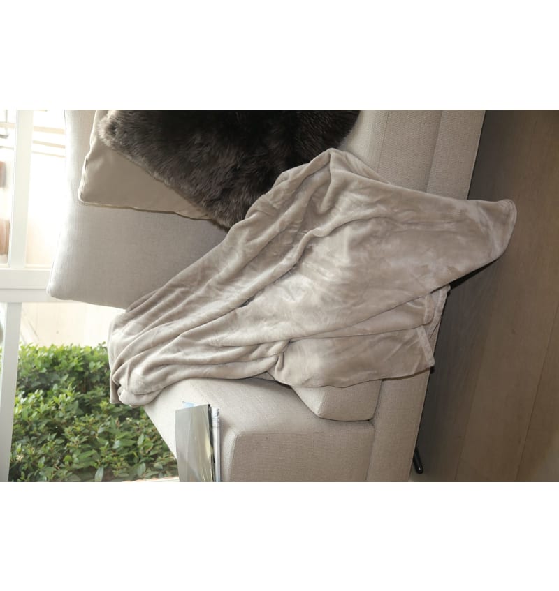 GRAND LUXE - microvezel plaid - 150x200cm - 2st - UNI SABLE - sfeerfoto PLD01002 img