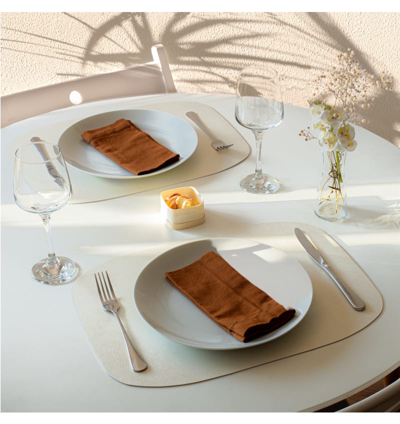SKINNATUR - placemat ellipse - 45x33cm - 12st - SIMPLY WHITE - sfeerfoto SKIN04001 img