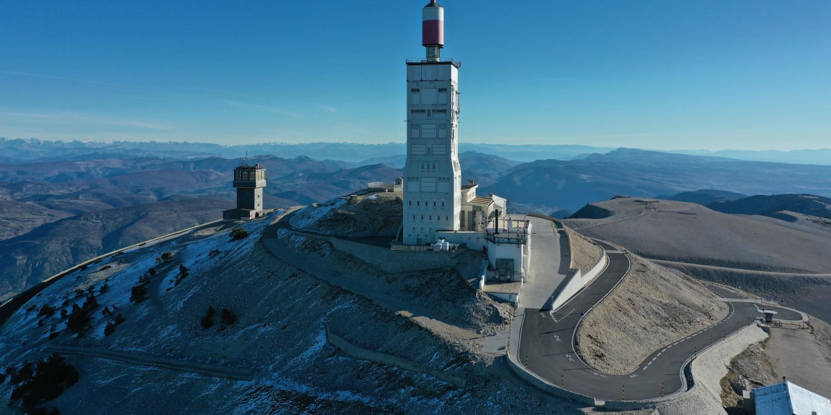 Gravir le Mont Ventoux à vélo ou en courant : quel est le plus dur ?