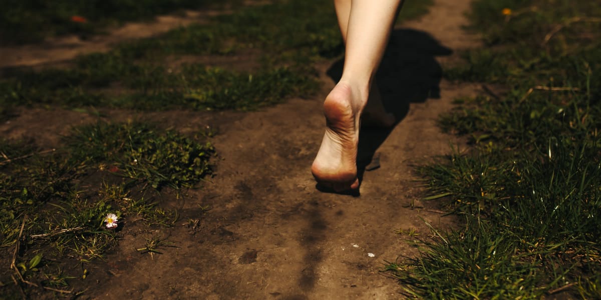Courir pieds nus : quand les marathoniens reviennent à l’essentiel