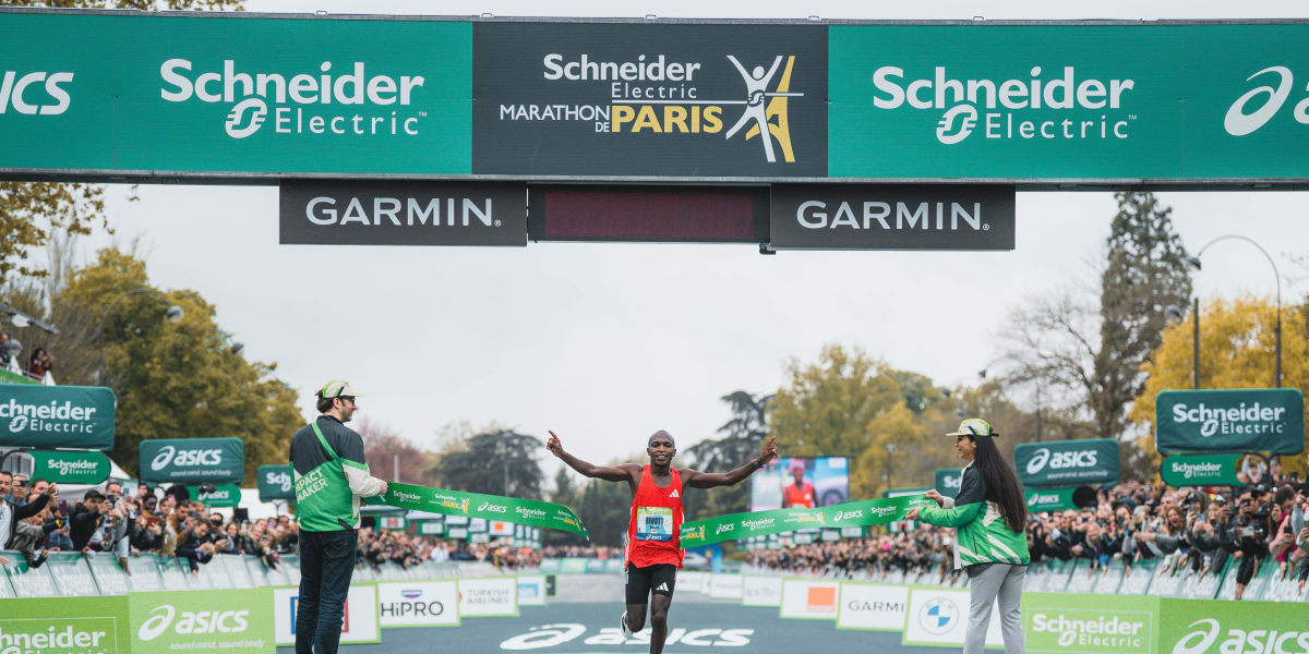 Marathon de Paris 2025 : Benard Biwott et Bedatu Hirpa triomphent dans une édition spectaculaire