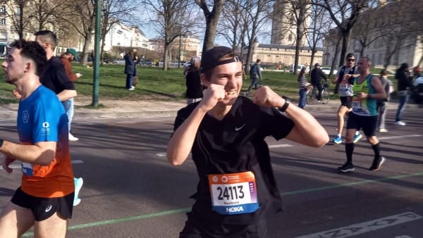 On a échangé avec le plus jeune participant du Marathon de Paris 2025