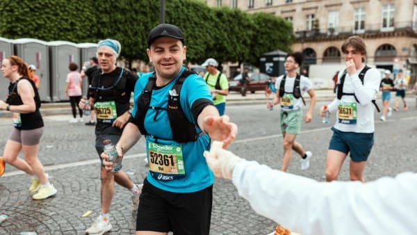 Marathon de Paris 2025 : Comment bien s’alimenter pendant sa course ?