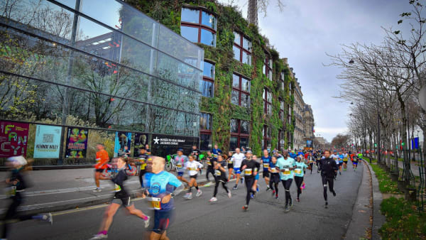 Nike shoes, rare models, counterfeits… Vinted joins the race for running gear