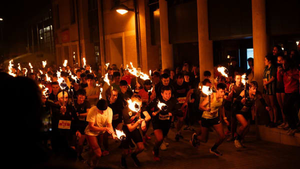 La Course aux flambeaux de Louvain-la-Neuve, que la flamme soit avec toi