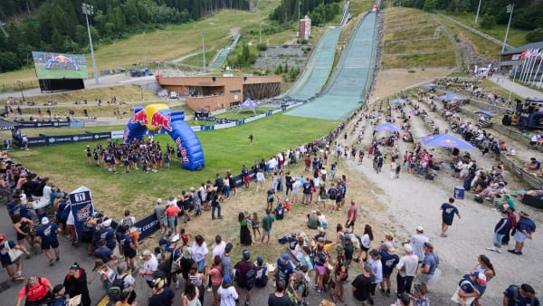 Red Bull 400 : 1300 coureurs lancés à l’assaut du mythique tremplin du Praz à Courchevel