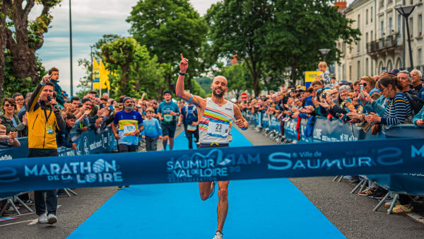 Marathon de la Loire : 14 000 coureurs en fête à Saumur