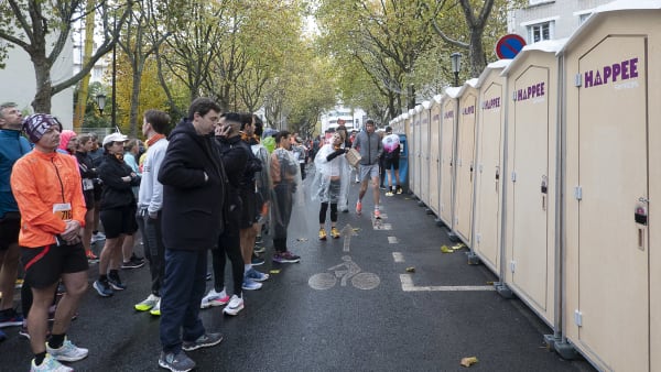 Le pipi stratégique avant le départ d’un marathon