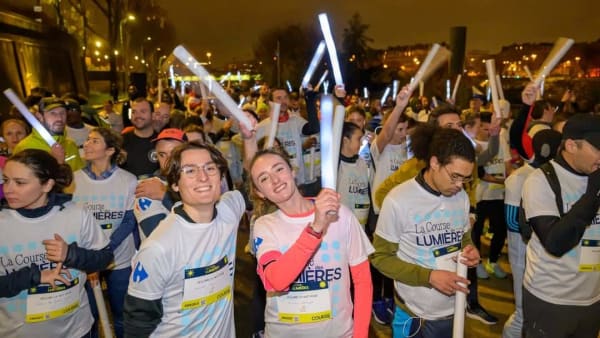 Course des Lumières Paris 2025 : la pluie en invité surprise, mais la magie bien au rendez-vous